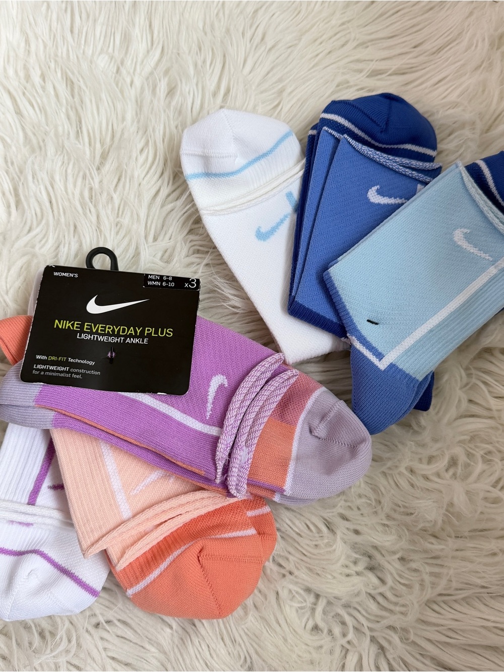 Bundle of Nike Everyday Plus Lightweight Ankle Socks - Multi Color Pack